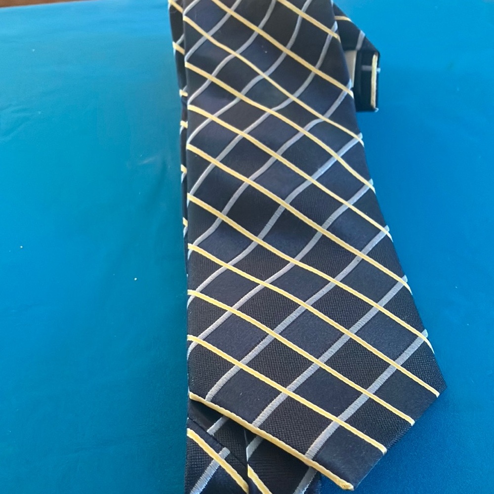 FINAL MARKDOWN Elegant izod Checkered silk Tie